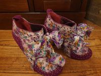 ausgefallene Schuhe lila mit Blumenmuster Größe 36 neuwertig Thüringen - Dachwig Vorschau