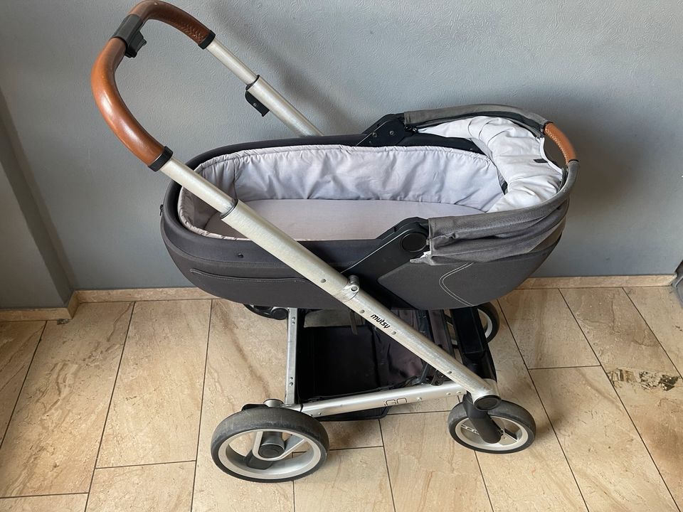 Mutsy iGO Kinderwagen mit Zubehör in Rheine