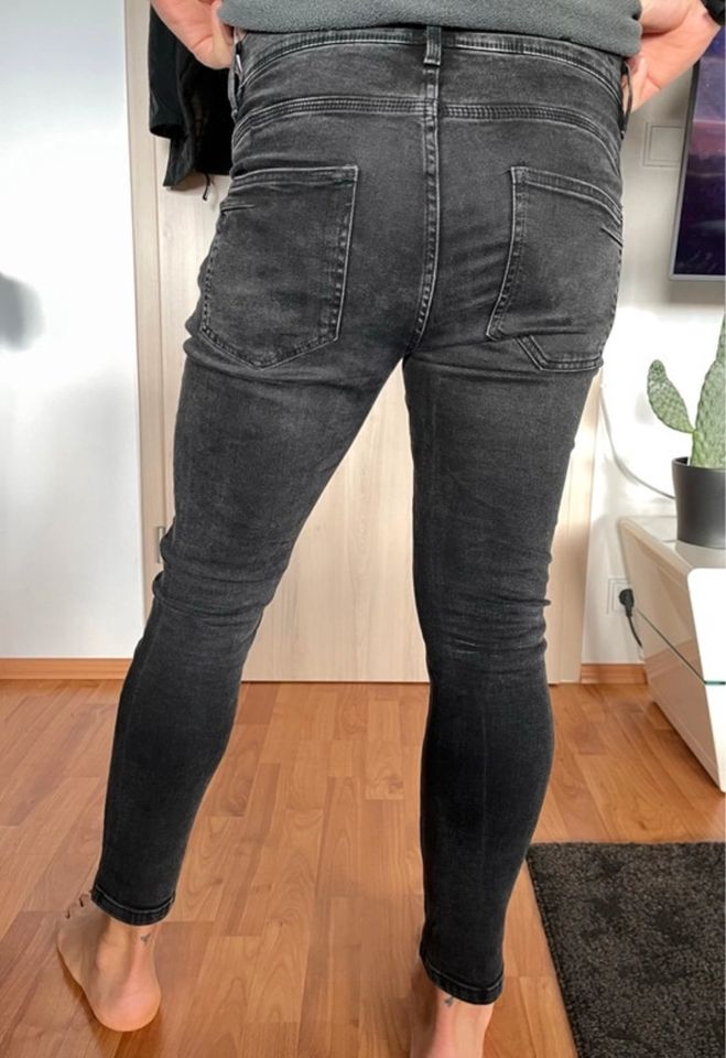 Zara Jeans schwarz 40 M in Bad Endorf