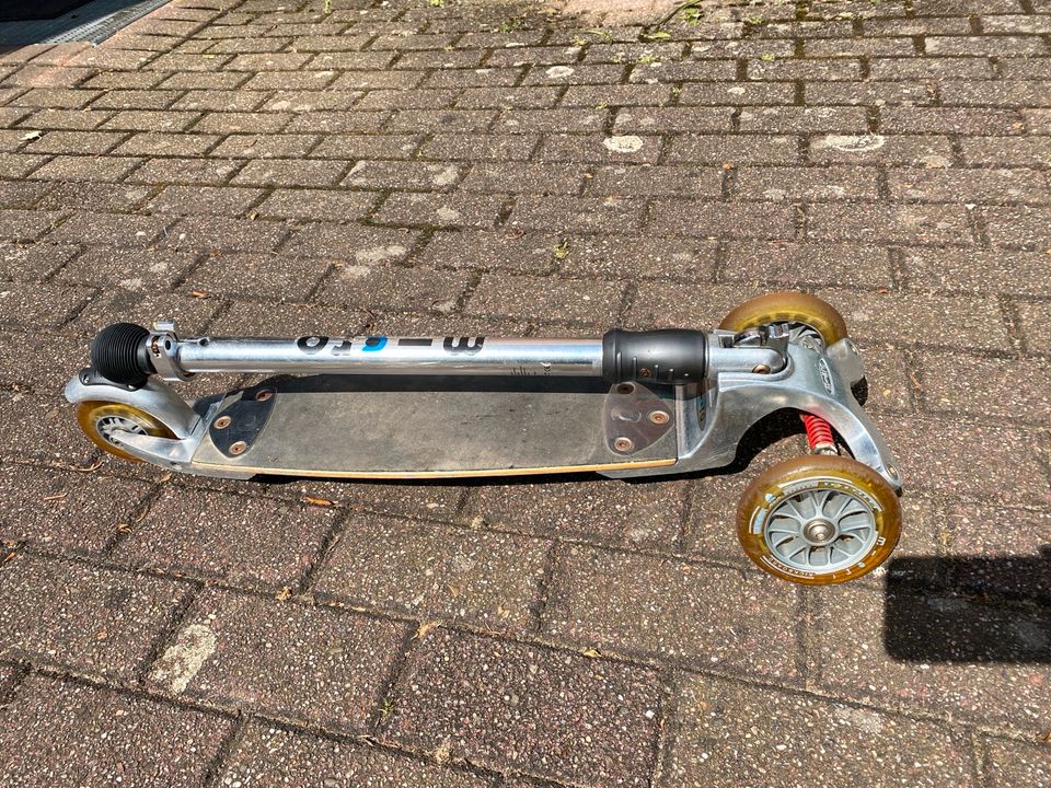 Micro Kickboard für Jugendliche und jung gebliebene Erwachsene in Düsseldorf