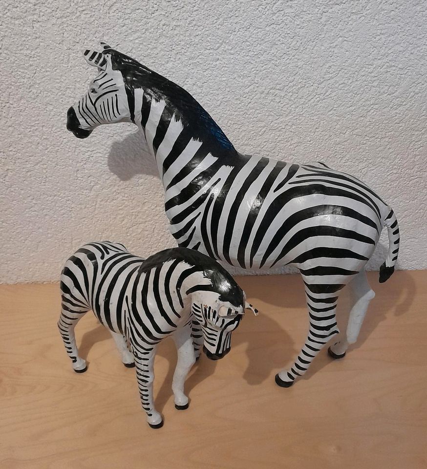 Zebra / Deko aus Pappmache in Wallichen