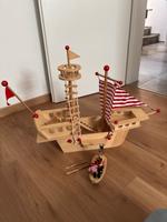 Holz Piratenschiff mit Puppen und Boot Holz Schiff Hessen - Hofheim am Taunus Vorschau