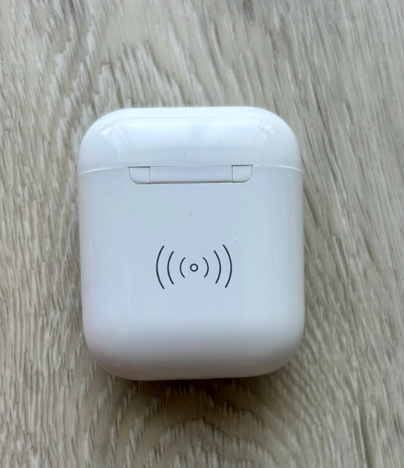 Apple AirPods 2 mit OVP und Zubehör in Oldenburg