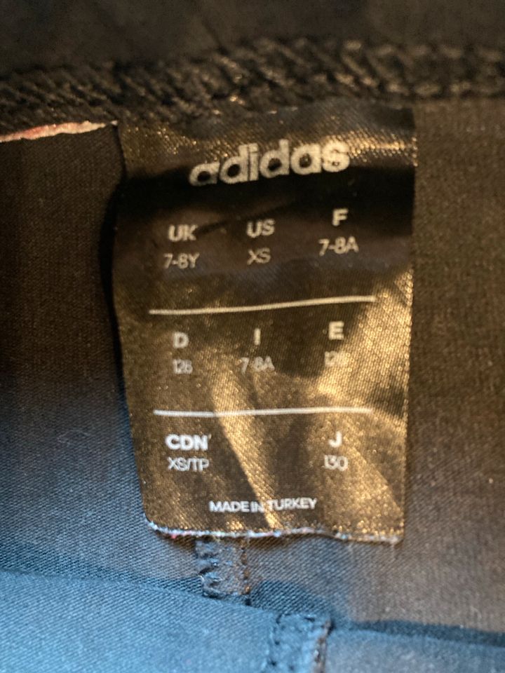 Adidas Sporthose lang tight 128 in Löffingen