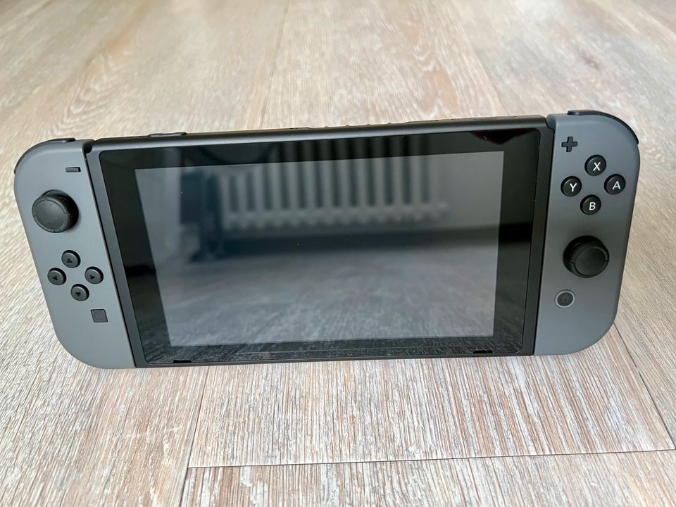 +++ NINTENDO SWITCH GRAU TOP GEPFLEGT +++ in Hemmingen