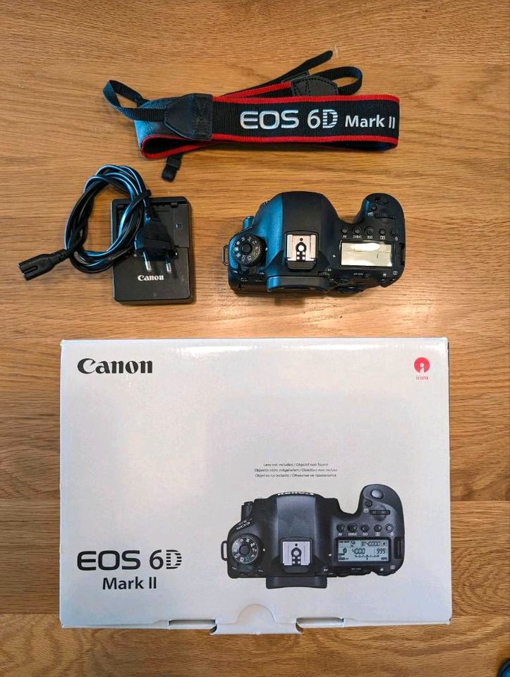 Canon EOS 6D mark ii Body + Zubehör (11Tsd. Auslösungen) in München