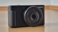 Sony ZV 1F Vlogger 4K Digitalkamera mit Bluetooth Griff Sachsen - Delitzsch Vorschau