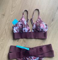 Bikini Top Oberteil H&M Blumen Pfingstrosen 36 Bayern - Schwabach Vorschau