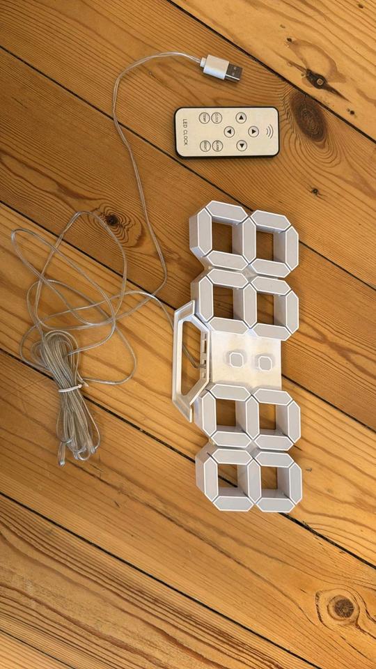 Design Digital Uhr Timer mit Fernbedienung + Aufsteller in Berlin
