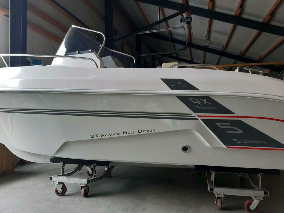 Motorboot Angelboot Freizeitboot Sportboot Sundeck NEU in Silberstedt