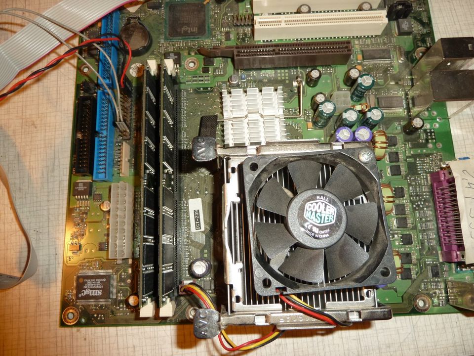 Vintage, Nostalgie PC Motherboard D1522 Fujitsu mit XP in Chemnitz