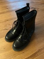 Philippe Model Stiefel Schuhe Shoes Boots Leder Biker Gr. 40 / 41 Hessen - Bad Homburg Vorschau