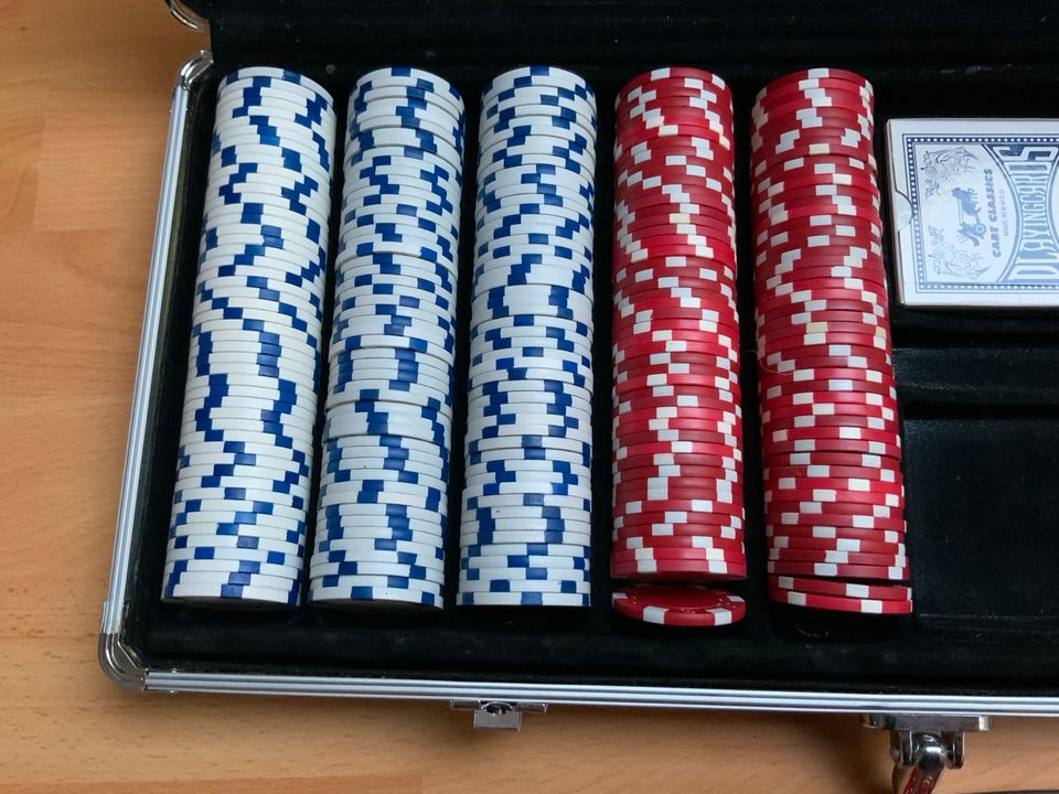 Pokerset,Pokerkoffer,Pokerchips ,Alukoffer,guter Zustand in Hattorf am Harz