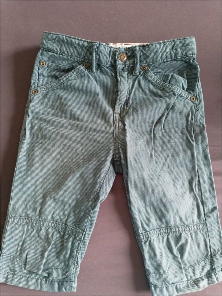 2 kurze Hosen (Stoff + Jeans), H&M, Jungs Gr. 116 in Halfing