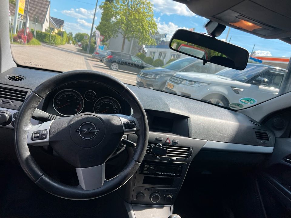 Opel Astra  Coupé in Troisdorf