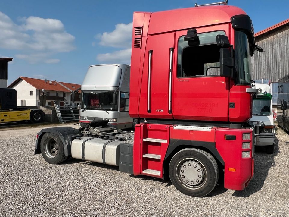 Renault MAGNUM Mega Low verstellbare Sattelkupplung Auto in Vaterstetten