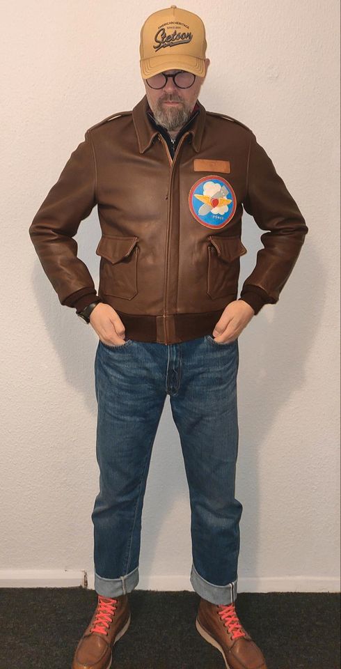 A-2 Fliegerjacke mit handbemaltem Lederpatch in Berlin