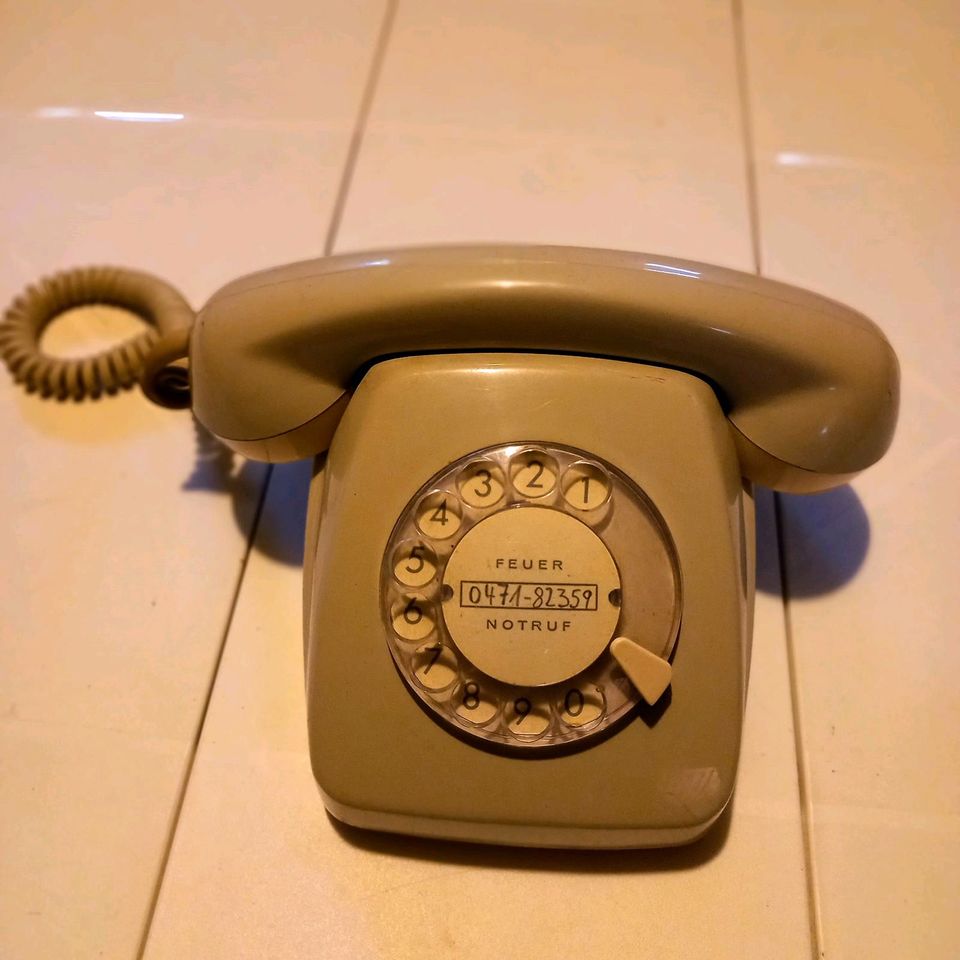 Nostalgie altes graues Telefon in Brühl