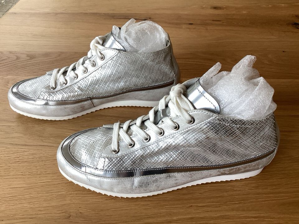 Högl neuwertige silberfarbene Sneaker aus Leder in Metallicoptik in Arnsberg