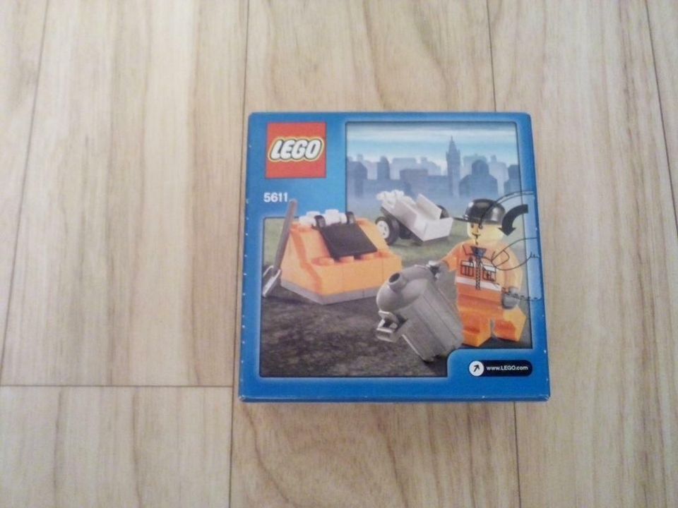 2 Kinderspielzeuge Legos City Nr. 5613 und die Nr. 5611 Neu & OVP in Berlin