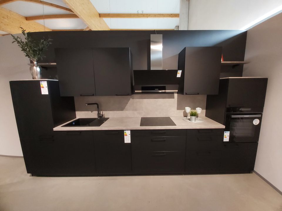Neue Häcker Küche Küchenzeile Top Soft schwarz matt ohne Geräte!! in Harsewinkel