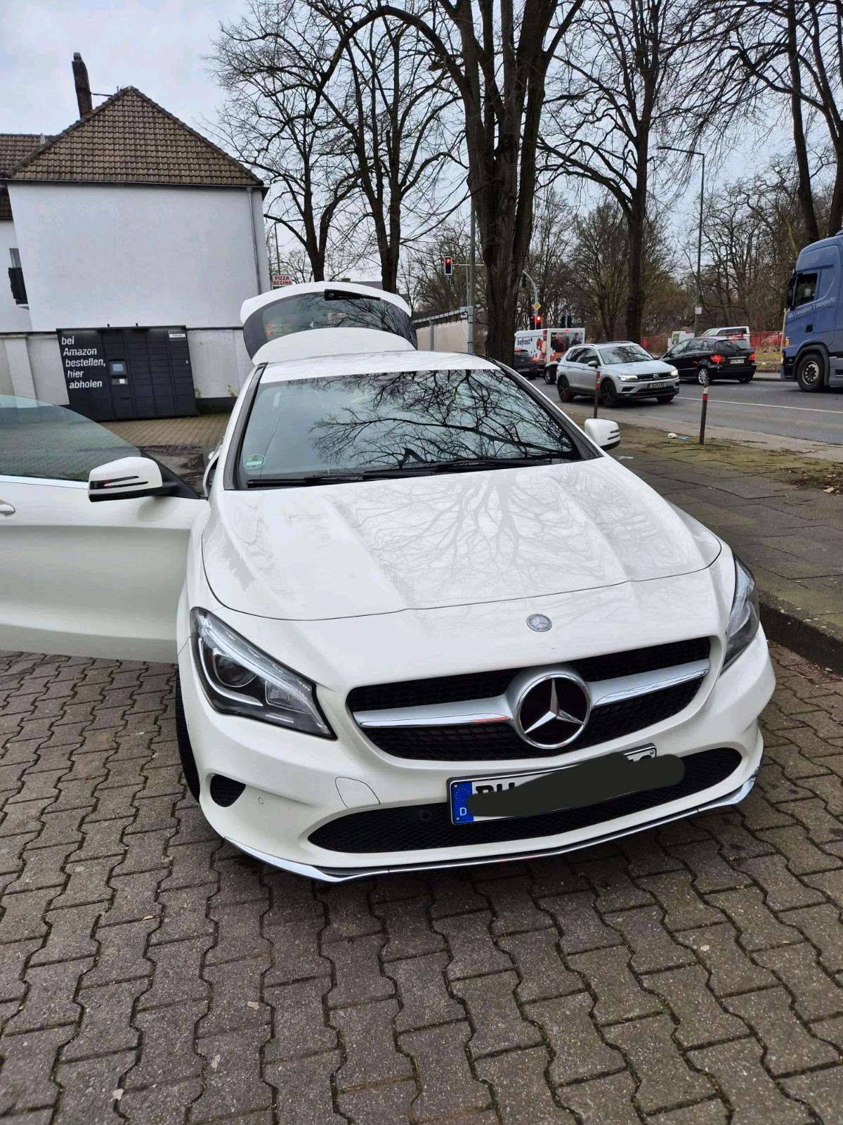 Abbildung des Autos mercedes benz schotingbr…