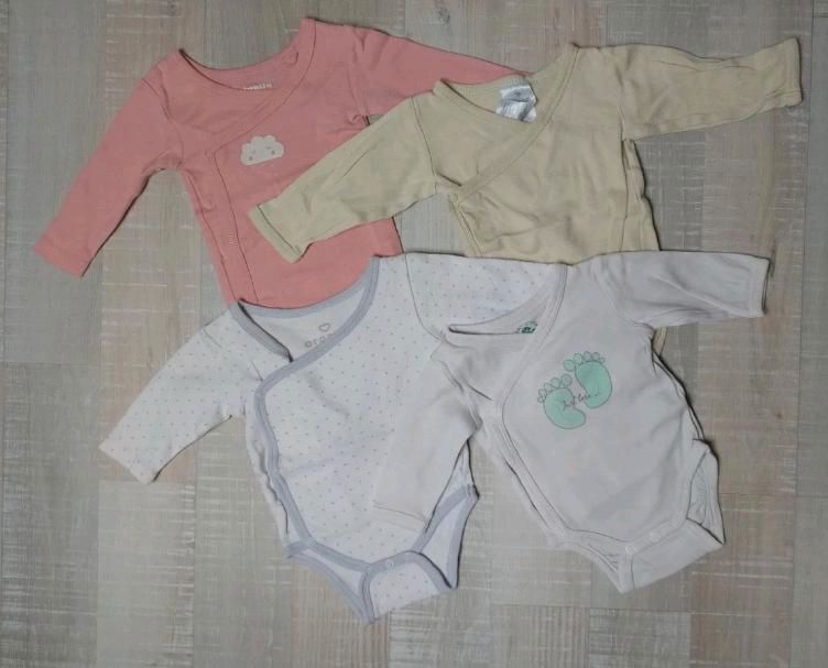Babysachen Set Größe 50 , 50/56 und 56 Body/Strampler/Hosen usw. in Sanitz
