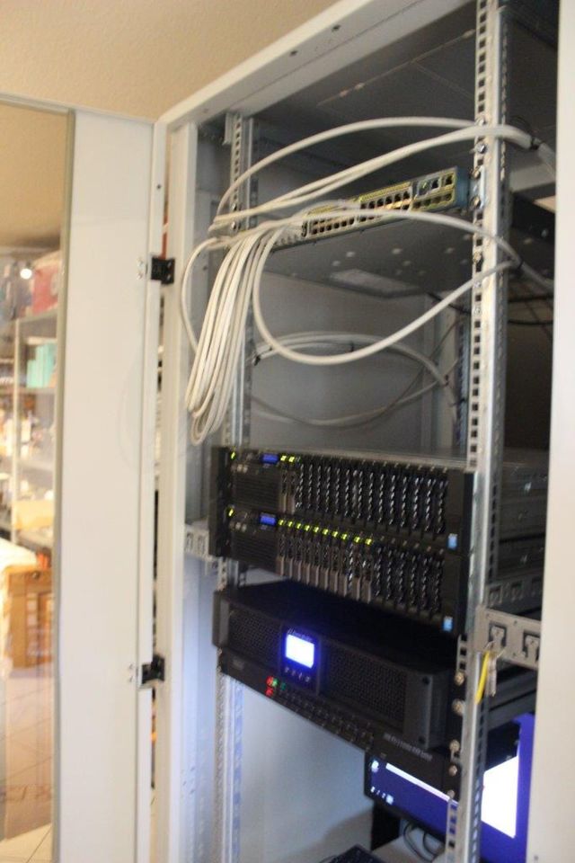 Serverkomplettsystem mit 2 DELL Server PowerEdge R730 + Schrank in Dassel