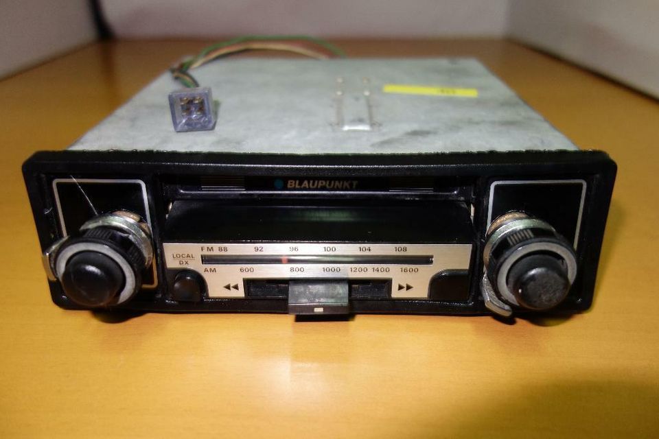 Autoradio Blaupunkt Model CR-4075 in Winnenden