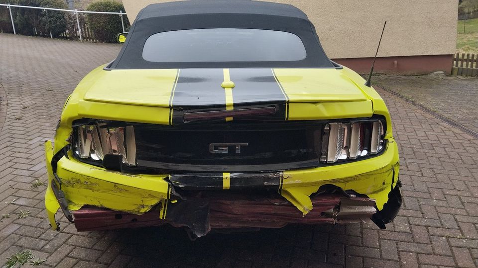 Ford Mustang GT Convertible Cabrio Unfall in Brotterode