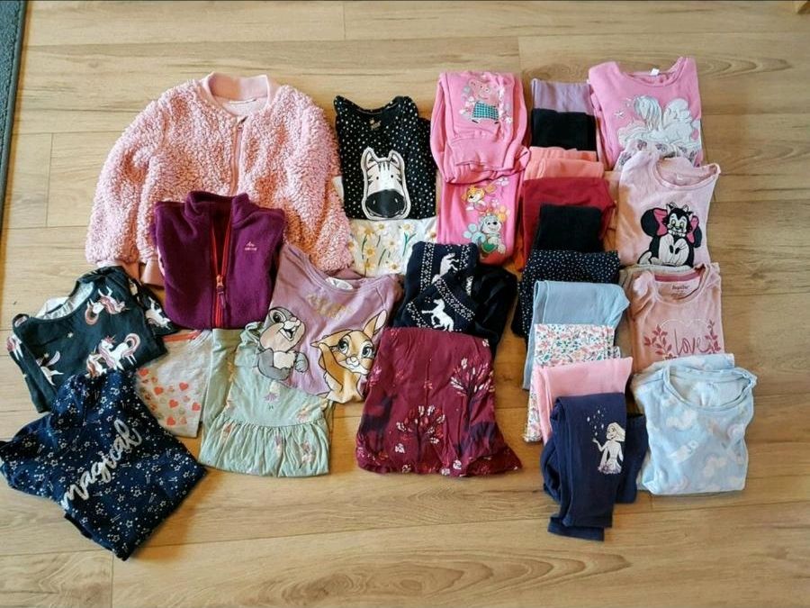 Kleiderpaket Mädchen 29 Teile Größe 110/116 in Saarbrücken