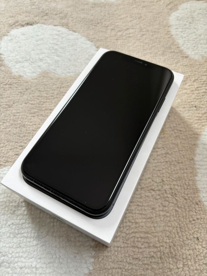 iPhone XR 64GB schwarz in Dallgow