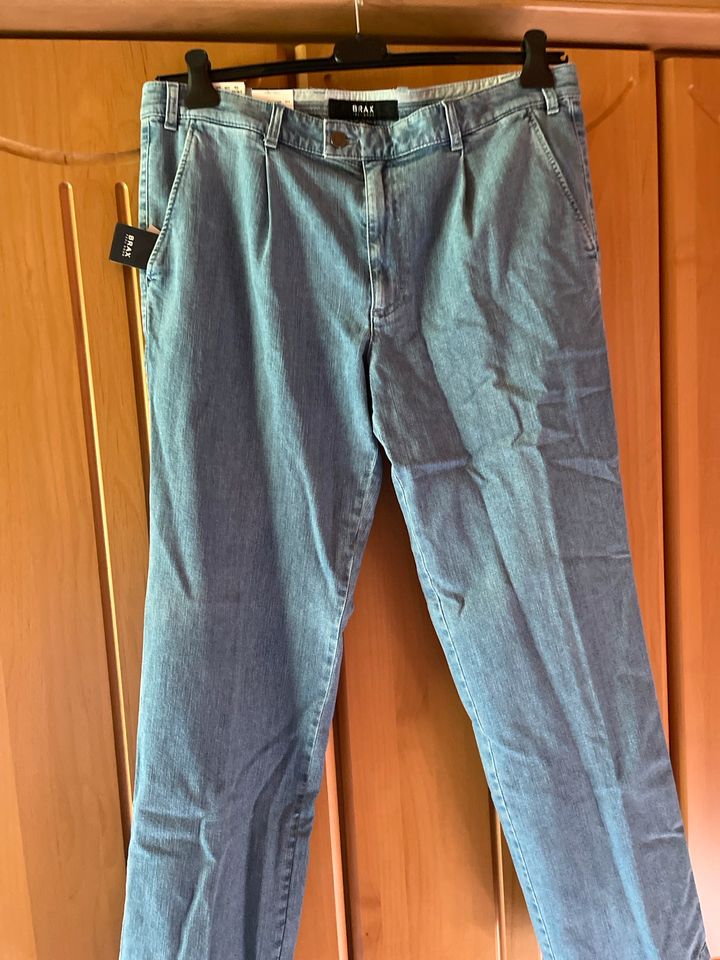 Brax 56 Jeans neu mit Etikett in Rüsselsheim