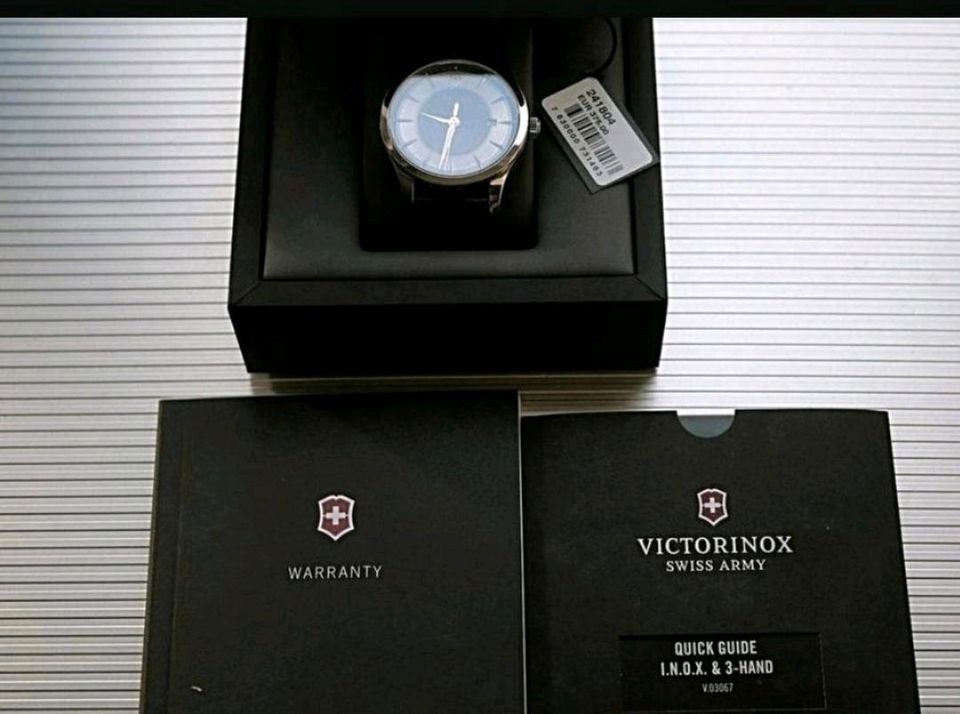 Schweizer Uhr Victorinox Swiss Military - wie neu in Hamburg