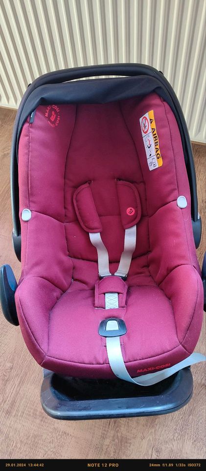 Babyautoschale, Maxi Cosi, mit Isofix, neugeborenen Einsatz. in Dietzhölztal