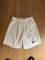 2x Nike Shorts Hessen - Nauheim Vorschau