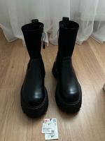 Zara Stiefel Stiefeletten Plateau schwarz neu Größe 38 Köln - Volkhoven / Weiler Vorschau
