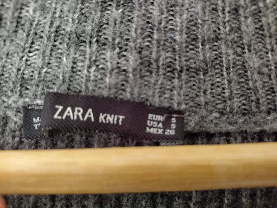 Zara Knit Pullover Grau V Ausschnitt Wolle in Berlin