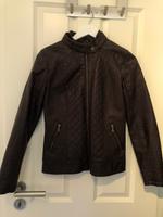 Guess Kunst Lederjacke Damen Aubergine / Rotbraun Damen Gr. S Nordrhein-Westfalen - Meerbusch Vorschau