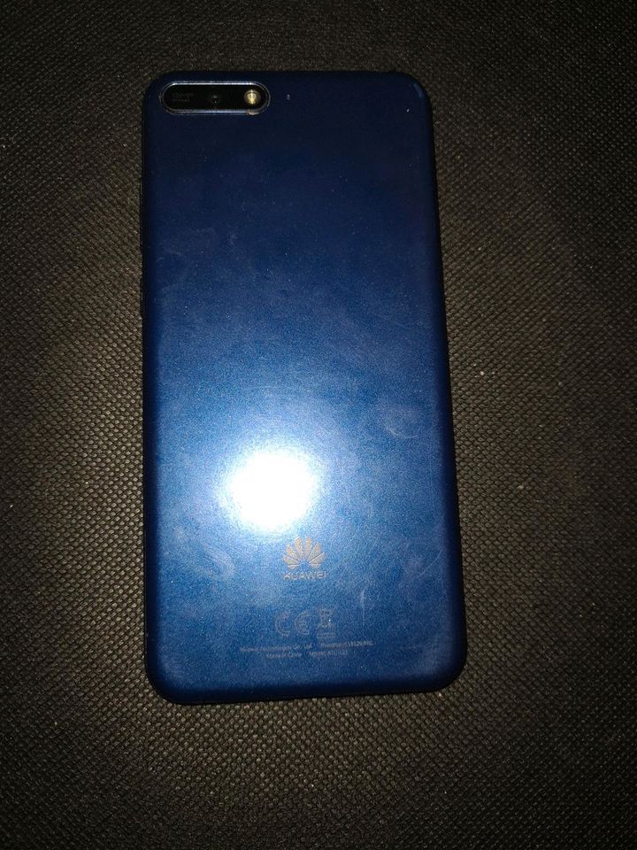 Huawei Y6 in blau in Pegnitz