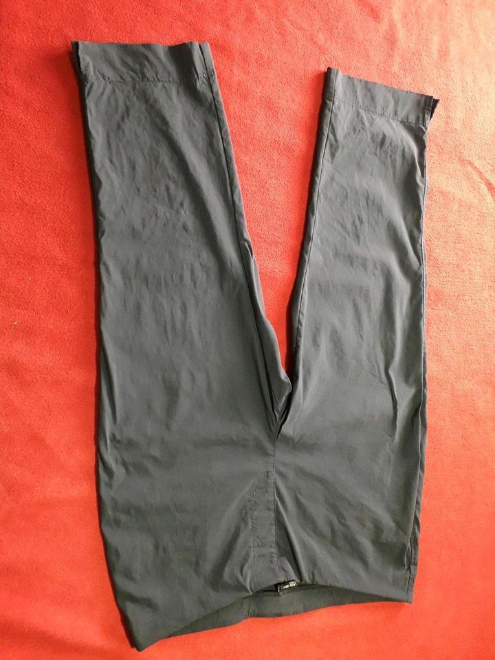 Damen Stretch 3/4 Hose Größe 44/46 L marineblau in Neuhausen