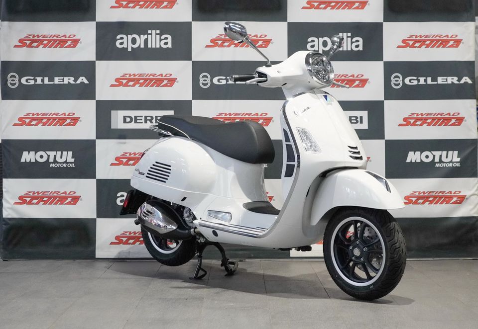 Vespa GTS 300 Super Neu Euro 5 in Kassel