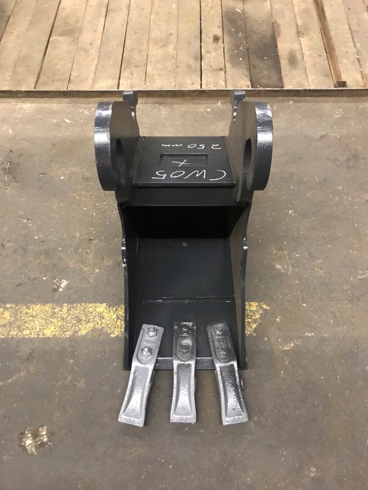 0,8-2,5t Tieflöffel 250mm CW05 Baggerlöffel Minibagger neu in Bergneustadt