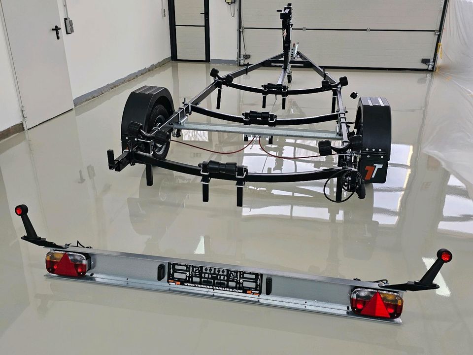 Bootstrailer Bootsanhänger TT-BT-1000L 1000 KG.Boot bis 5,5m. in Paderborn