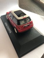 Minichamps Modellauto Mini Cooper 1:43 rot Motorhaube zu öffnen München - Trudering-Riem Vorschau