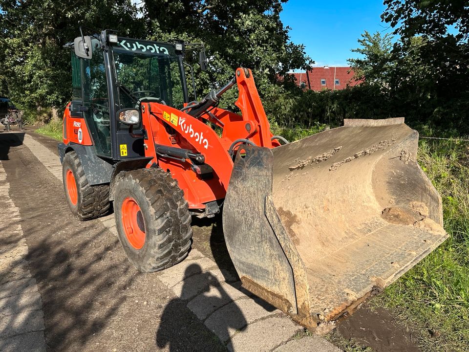 Kubota R90 Radlader Minibagger Hoflader Schlepper in Norderheistedt