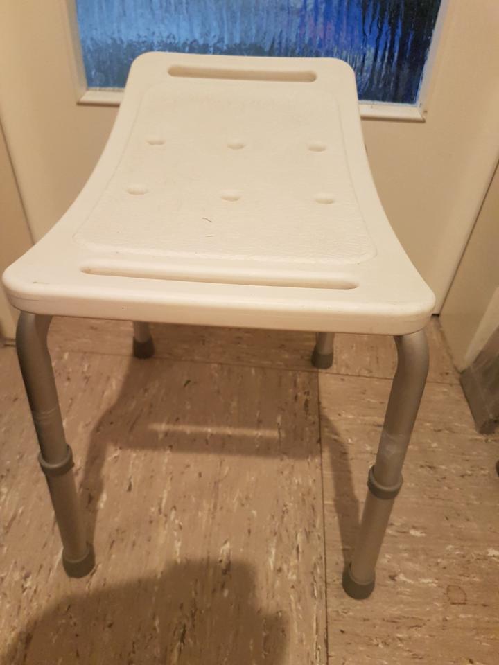 Hocker höhenverstellbar / Sanitär Hocker / Allzweck Hocker in Köln