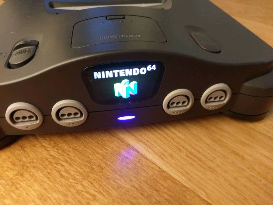 N64 Konsole beleuchtet, S-video Hdmi konverter in München