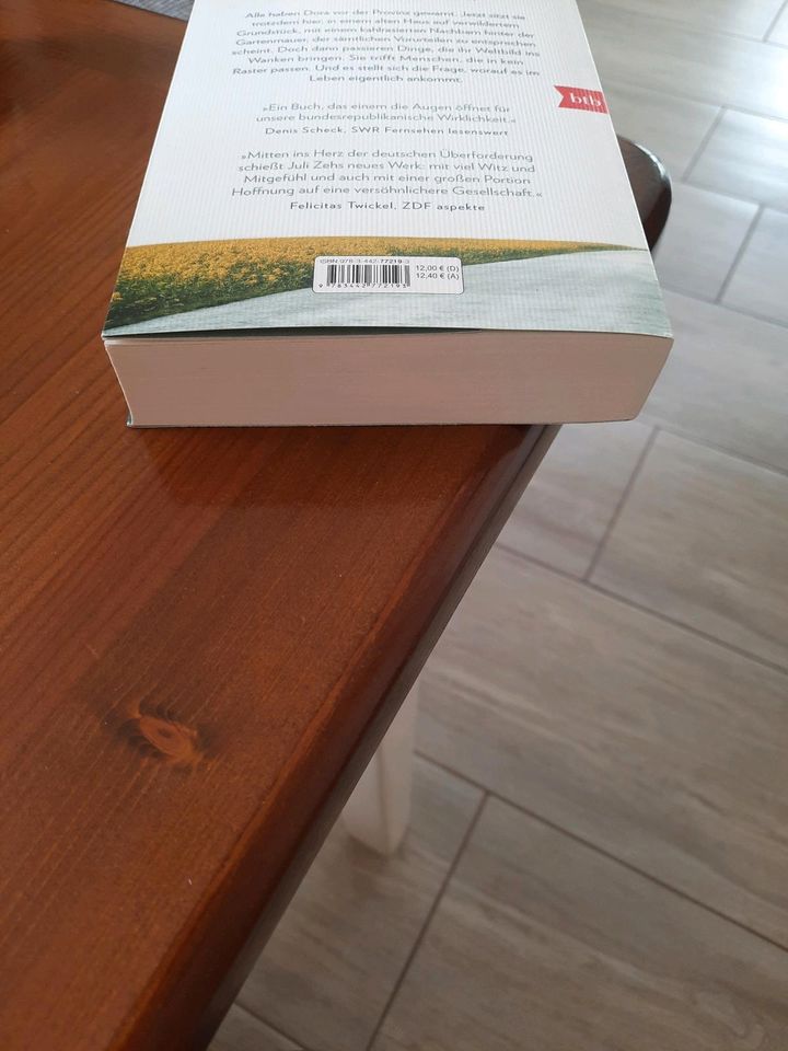 Buch von Juli Zeh Über Menschen in Winsen (Luhe)