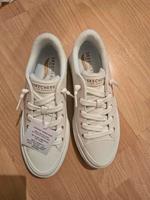Neue Sketchers mit Etikett Arch Fit Arcade Bayern - Neu Ulm Vorschau
